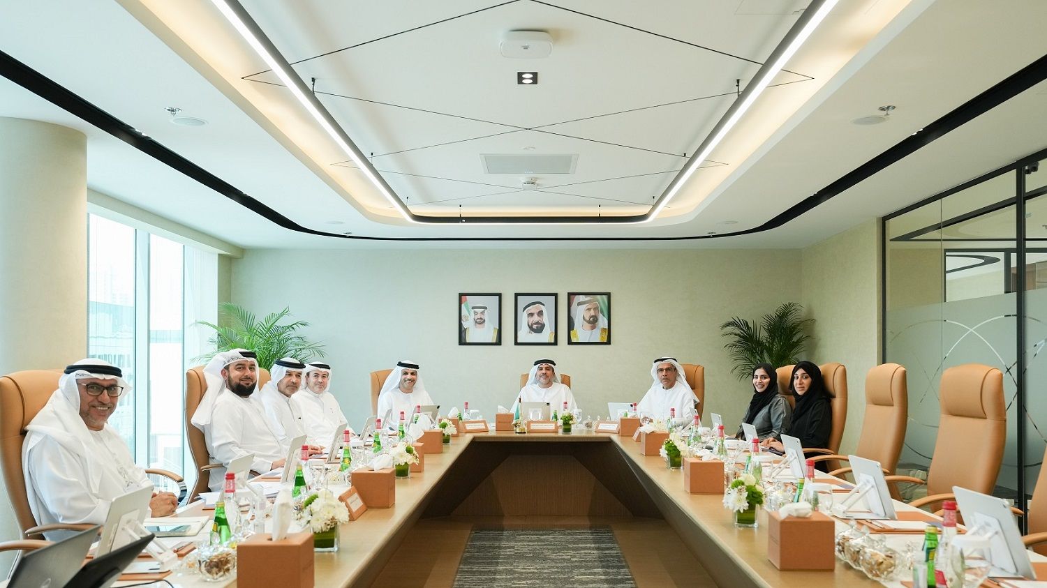 مؤسسة الإمارات للخدمات الصحية تناقش مراحل إنجاز مشاريعها التحولية 