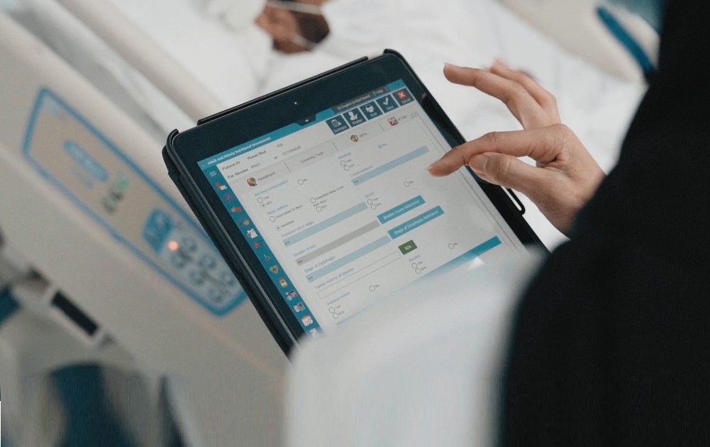 مؤسسة الإمارات للخدمات الصحية توفر للمتعاملين خدمات ذكية لجميع أقسام التغذية في المستشفيات ومراكز الرعاية الصحية الأولية 