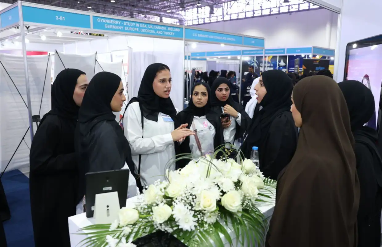 EHS participated in the 19th session of the International Education Fair 2023, held in Sharjah, the Emirates Health Services reviewed the “Masar” and “Bachelor of Nursing” programs, through which the EHS adopts high school students by providing distinguished, stimulating and supportive educational care that contributes to supporting the health sector with an elite group of specialized national cadres, especially in the field of medicine, nursing and other health specialties.