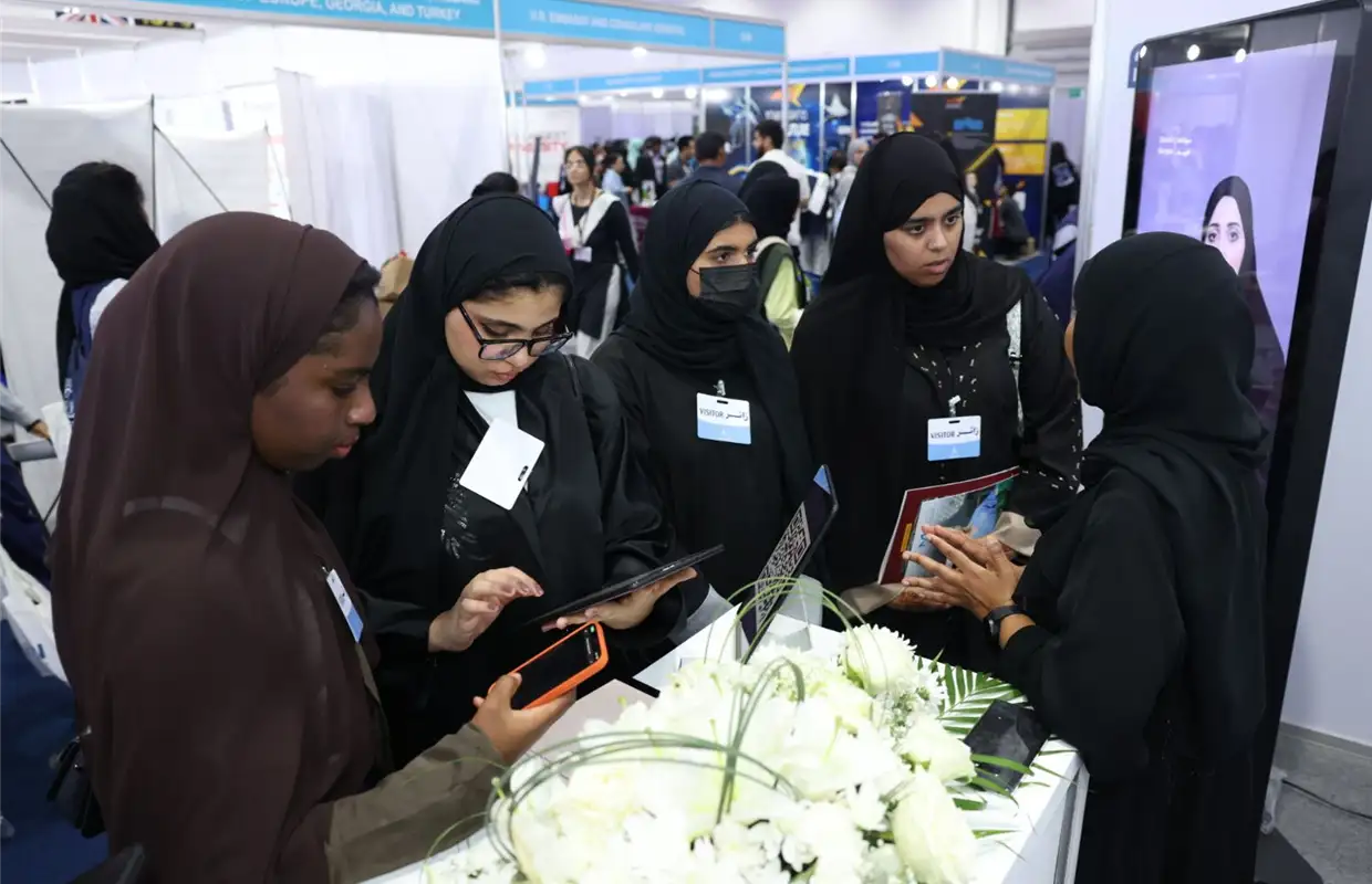 EHS participated in the 19th session of the International Education Fair 2023, held in Sharjah, the Emirates Health Services reviewed the “Masar” and “Bachelor of Nursing” programs, through which the EHS adopts high school students by providing distinguished, stimulating and supportive educational care that contributes to supporting the health sector with an elite group of specialized national cadres, especially in the field of medicine, nursing and other health specialties.