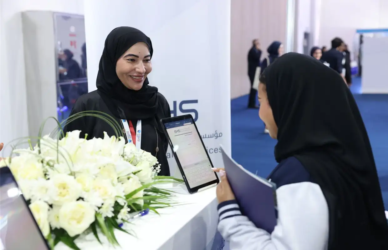 EHS participated in the 19th session of the International Education Fair 2023, held in Sharjah, the Emirates Health Services reviewed the “Masar” and “Bachelor of Nursing” programs, through which the EHS adopts high school students by providing distinguished, stimulating and supportive educational care that contributes to supporting the health sector with an elite group of specialized national cadres, especially in the field of medicine, nursing and other health specialties.