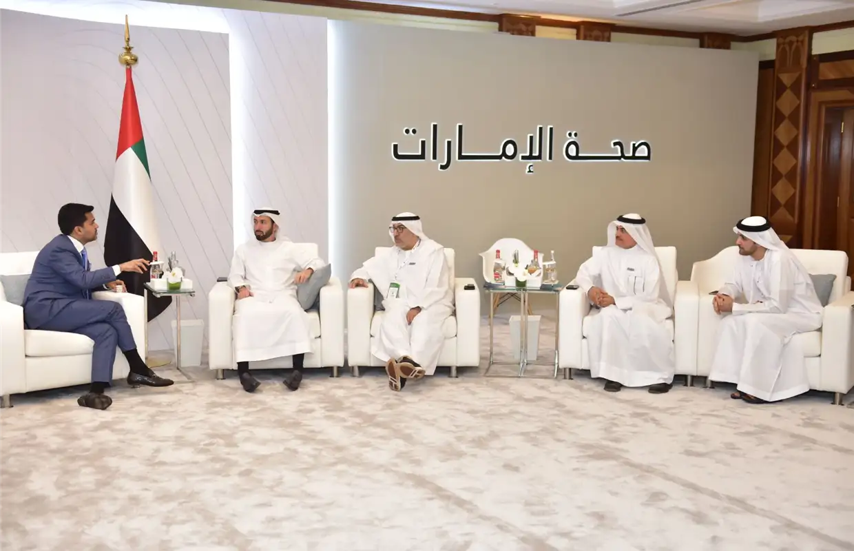 تحت شعار "نصنع مستقبل الرعاية الصحية"، جذبت منصة مؤسسة الإمارات للخدمات الصحية في معرض ومؤتمر الصحة العربي2023  الزوار والمختصين وكبار الشخصيات، حيث أطلقت المؤسسة هذا العام 19 مشروعاً مبتكراً ضمن ثلاث محاور رئيسية، شملت محور " الخدمات الصحية المبتكرة والمستدامة"، ومحور "التكنولوجيا الصحية المتقدمة"، ومحور "الذكاء الاصطناعي والتنبؤ الاستباقي".