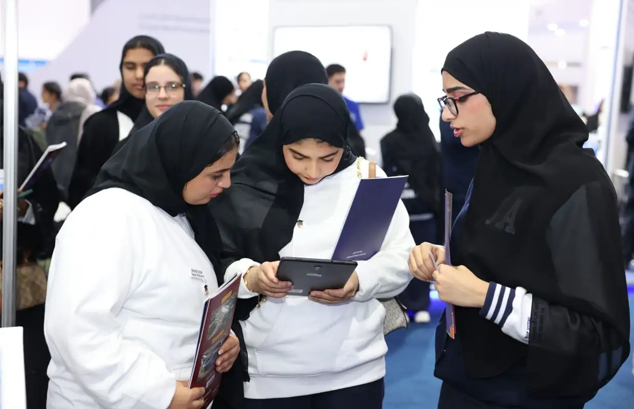 EHS participated in the 19th session of the International Education Fair 2023, held in Sharjah, the Emirates Health Services reviewed the “Masar” and “Bachelor of Nursing” programs, through which the EHS adopts high school students by providing distinguished, stimulating and supportive educational care that contributes to supporting the health sector with an elite group of specialized national cadres, especially in the field of medicine, nursing and other health specialties.
