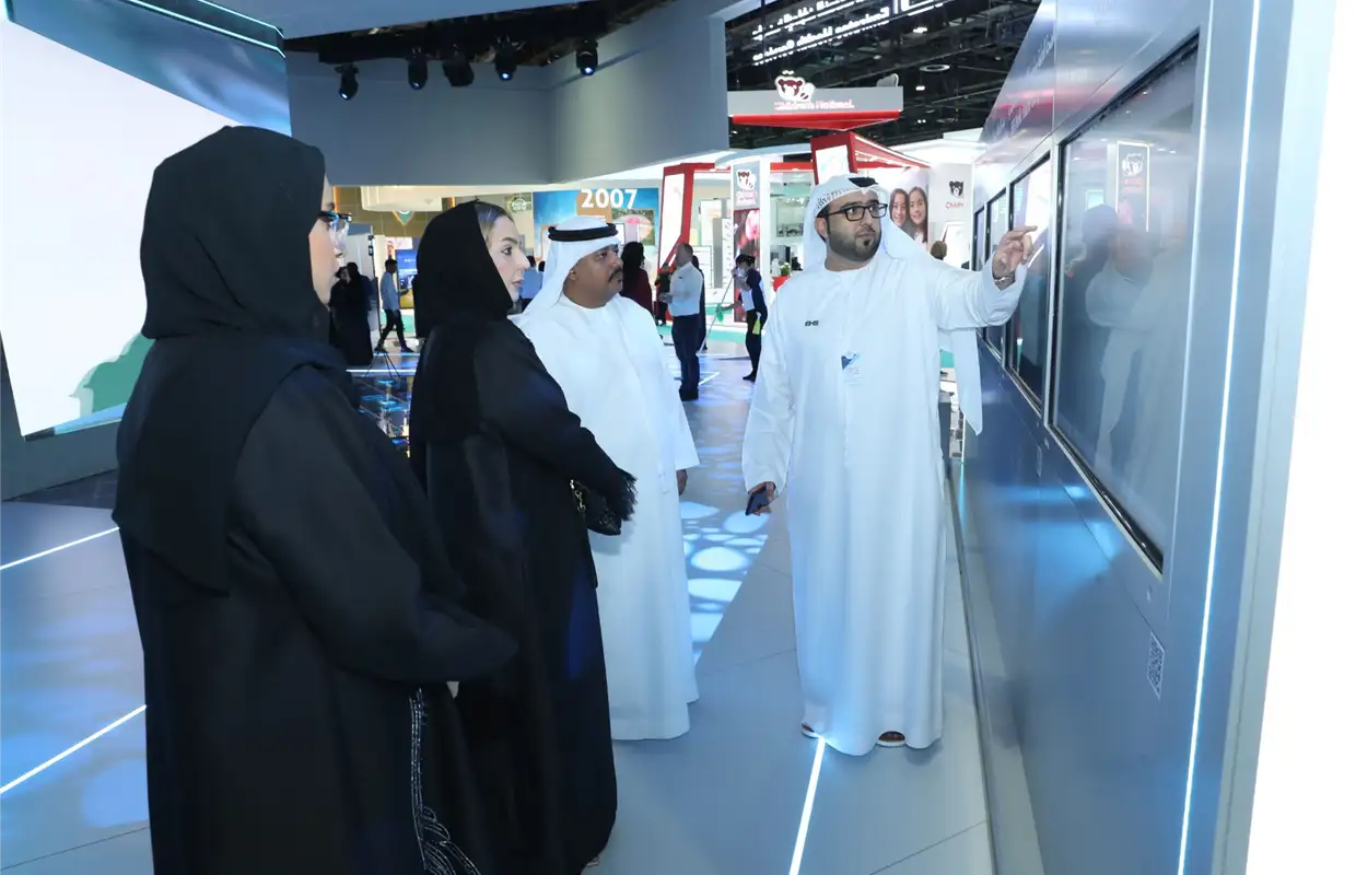 تحت شعار "نصنع مستقبل الرعاية الصحية"، جذبت منصة مؤسسة الإمارات للخدمات الصحية في معرض ومؤتمر الصحة العربي2023  الزوار والمختصين وكبار الشخصيات، حيث أطلقت المؤسسة هذا العام 19 مشروعاً مبتكراً ضمن ثلاث محاور رئيسية، شملت محور " الخدمات الصحية المبتكرة والمستدامة"، ومحور "التكنولوجيا الصحية المتقدمة"، ومحور "الذكاء الاصطناعي والتنبؤ الاستباقي".