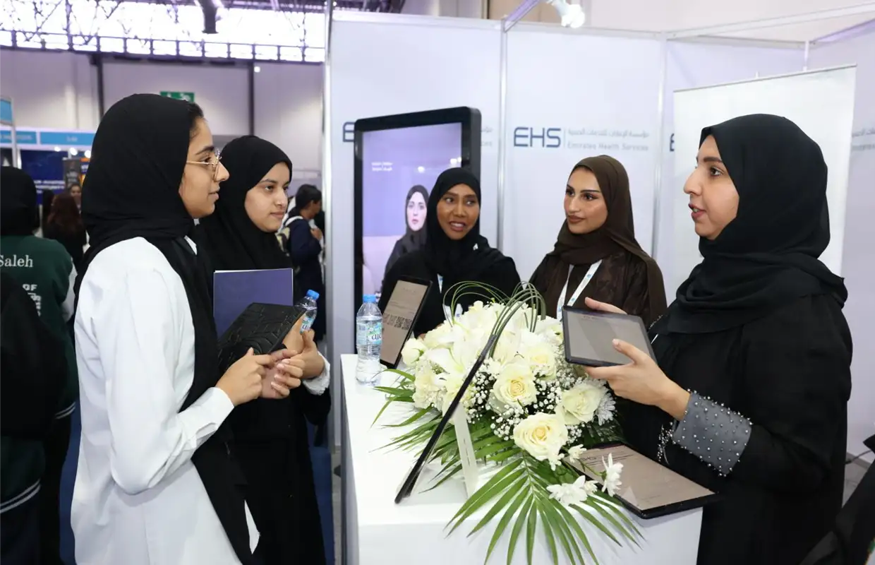 EHS participated in the 19th session of the International Education Fair 2023, held in Sharjah, the Emirates Health Services reviewed the “Masar” and “Bachelor of Nursing” programs, through which the EHS adopts high school students by providing distinguished, stimulating and supportive educational care that contributes to supporting the health sector with an elite group of specialized national cadres, especially in the field of medicine, nursing and other health specialties.