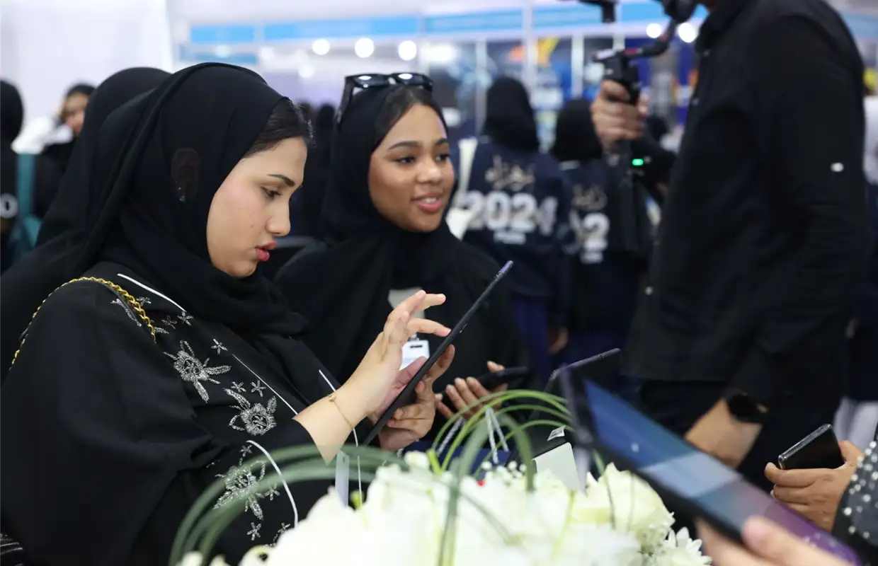 EHS participated in the 19th session of the International Education Fair 2023, held in Sharjah, the Emirates Health Services reviewed the “Masar” and “Bachelor of Nursing” programs, through which the EHS adopts high school students by providing distinguished, stimulating and supportive educational care that contributes to supporting the health sector with an elite group of specialized national cadres, especially in the field of medicine, nursing and other health specialties.