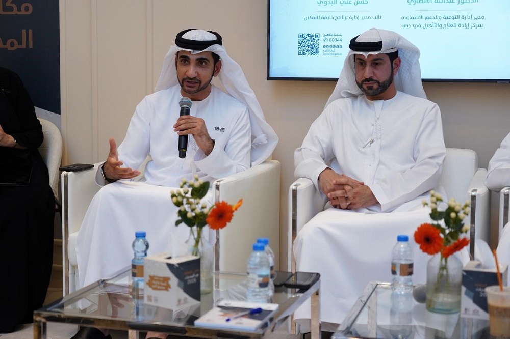 لدى مشاركة الدكتور عمار البنا في الملتقى.jpg