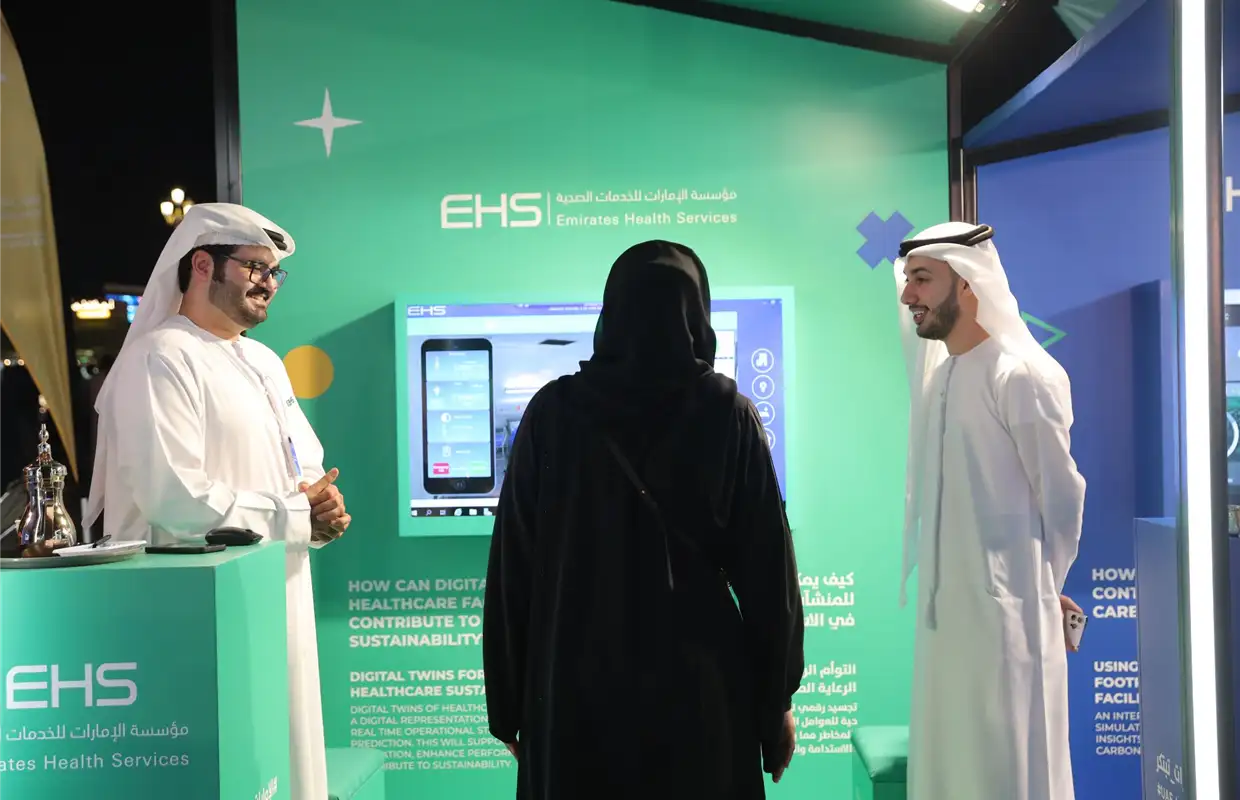 مشاركة مؤسسة الإمارات للخدمات الصحية في معرض "الإمارات تبتكر" الذي أقيم ضمن أسبوع الابتكار في القرية العالمية بتنظيم من مركز محمد بن راشد للابتكار الحكومي، لاستعراض أحدث التقنيات الصحية والمشاريع الابتكارية التي تعتمد على الأتمتة والذكاء الاصطناعي.