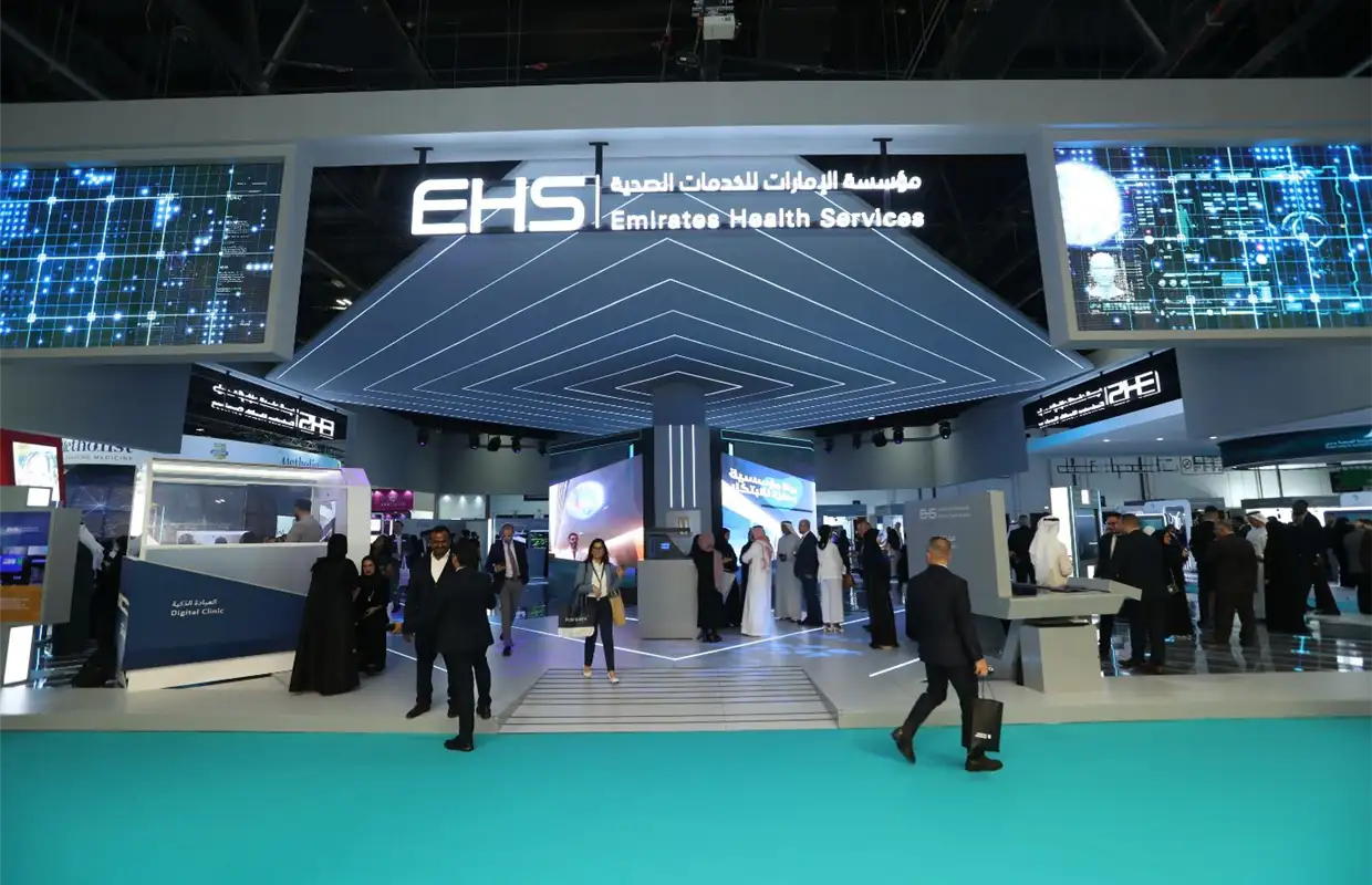 تحت شعار "نصنع مستقبل الرعاية الصحية"، جذبت منصة مؤسسة الإمارات للخدمات الصحية في معرض ومؤتمر الصحة العربي2023  الزوار والمختصين وكبار الشخصيات، حيث أطلقت المؤسسة هذا العام 19 مشروعاً مبتكراً ضمن ثلاث محاور رئيسية، شملت محور " الخدمات الصحية المبتكرة والمستدامة"، ومحور "التكنولوجيا الصحية المتقدمة"، ومحور "الذكاء الاصطناعي والتنبؤ الاستباقي".